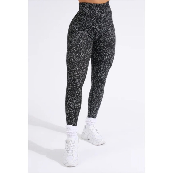 BuffBunny Rosa Jacquard Leggings - Picture 2 of 6